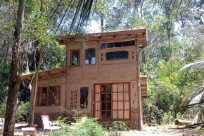 Casita Ecológica en el Bosque